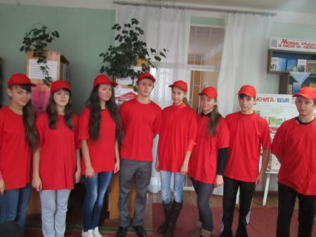 Агітбригада волонтерів медколеджу в бібліотеці для юнацтва