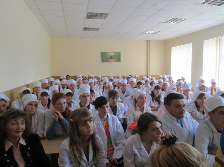 Зустріч студентів з військовими медиками, які повернулися із зони АТО (випускниками медичного коледжу). 