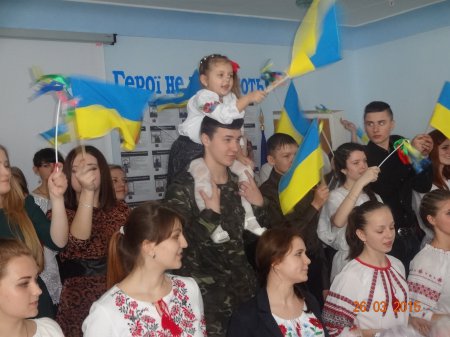 «Воїни миру! Повертайтесь живими!»