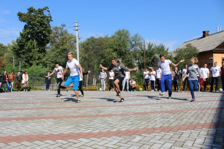 Спортивно-виховний захід "Козацькі розваги" Спортивно-виховний захід "Козацькі розваги"