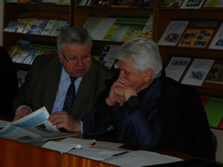 Розумні люди Україні не потрібні: керівники навчальних закладів I-II рівнів акредитації у Житомирі розповіли Литвину про свої біди Розумні люди Україні не потрібні: керівники навчальних закладів I-II рівнів акредитації у Житомирі розповіли Литвину про свої біди