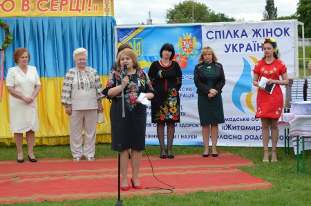 Всеукраїнська акція "Подаруй вишиванку дитині Донбасу!" Всеукраїнська акція "Подаруй вишиванку дитині Донбасу!"