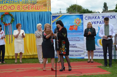 Всеукраїнська акція "Подаруй вишиванку дитині Донбасу!" Всеукраїнська акція "Подаруй вишиванку дитині Донбасу!"