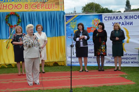 Всеукраїнська акція "Подаруй вишиванку дитині Донбасу!" Всеукраїнська акція "Подаруй вишиванку дитині Донбасу!"