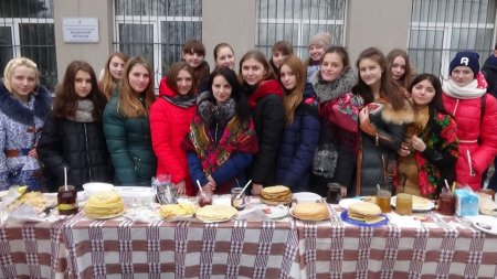 ЯК МАСЛЯНУ У НОВОГРАД-ВОЛИНСЬКОМУ МЕДИЧНОМУ КОЛЕДЖІ СВЯТКУВАЛИ