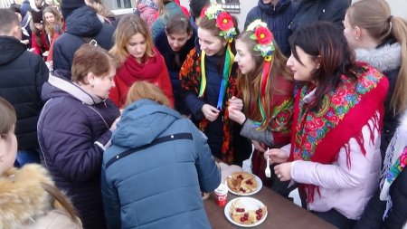 ЯК МАСЛЯНУ У НОВОГРАД-ВОЛИНСЬКОМУ МЕДИЧНОМУ КОЛЕДЖІ СВЯТКУВАЛИ