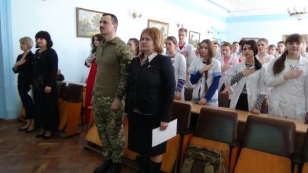 Слава безсмертю хоробрих, які кличуть на подвиг живих!