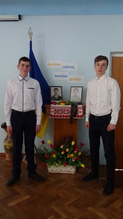 Слава безсмертю хоробрих, які кличуть на подвиг живих!