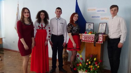 Слава безсмертю хоробрих, які кличуть на подвиг живих!