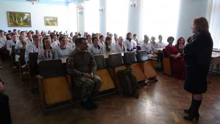 Слава безсмертю хоробрих, які кличуть на подвиг живих!