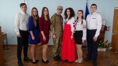 Слава безсмертю хоробрих, які кличуть на подвиг живих!